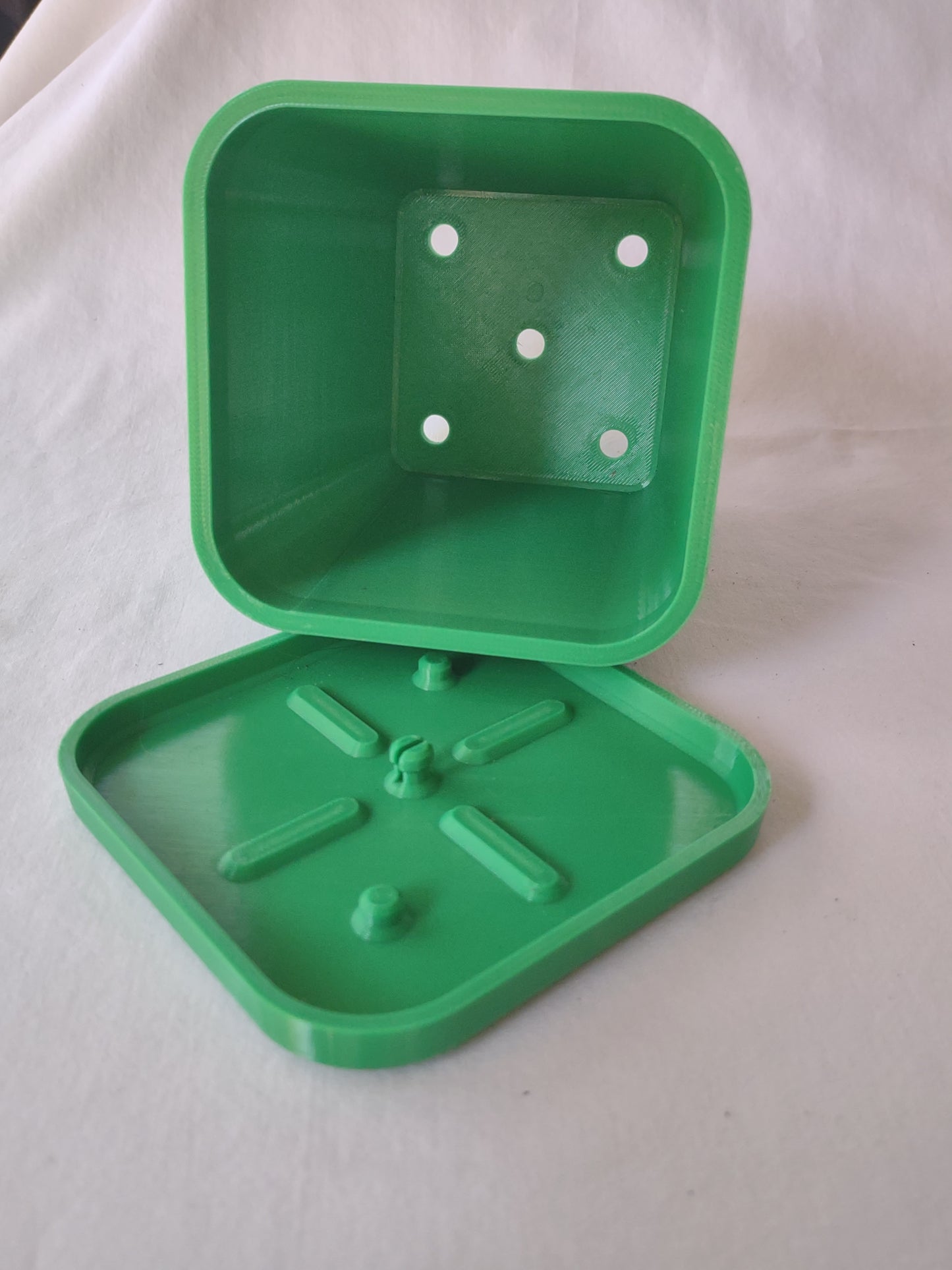 Square Sprout Haven - 3D Printed Self-Watering Planter with Drain Tray
