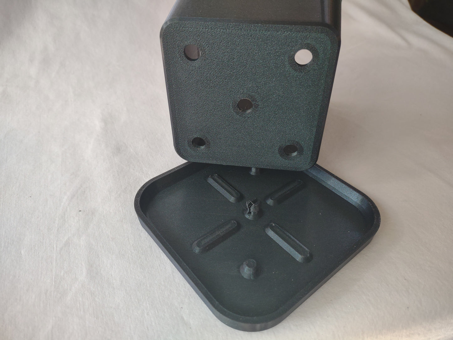 Square Sprout Haven - 3D Printed Self-Watering Planter with Drain Tray